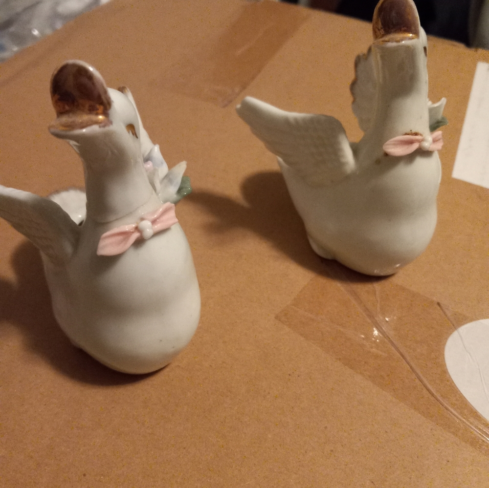 Porcelain swans (small)